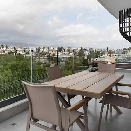 Phaedrus Living Opalia Residences Crystal Апартаменти *