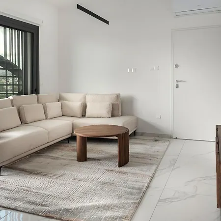 Апартаменти Phaedrus Living Opalia Residences Crystal
